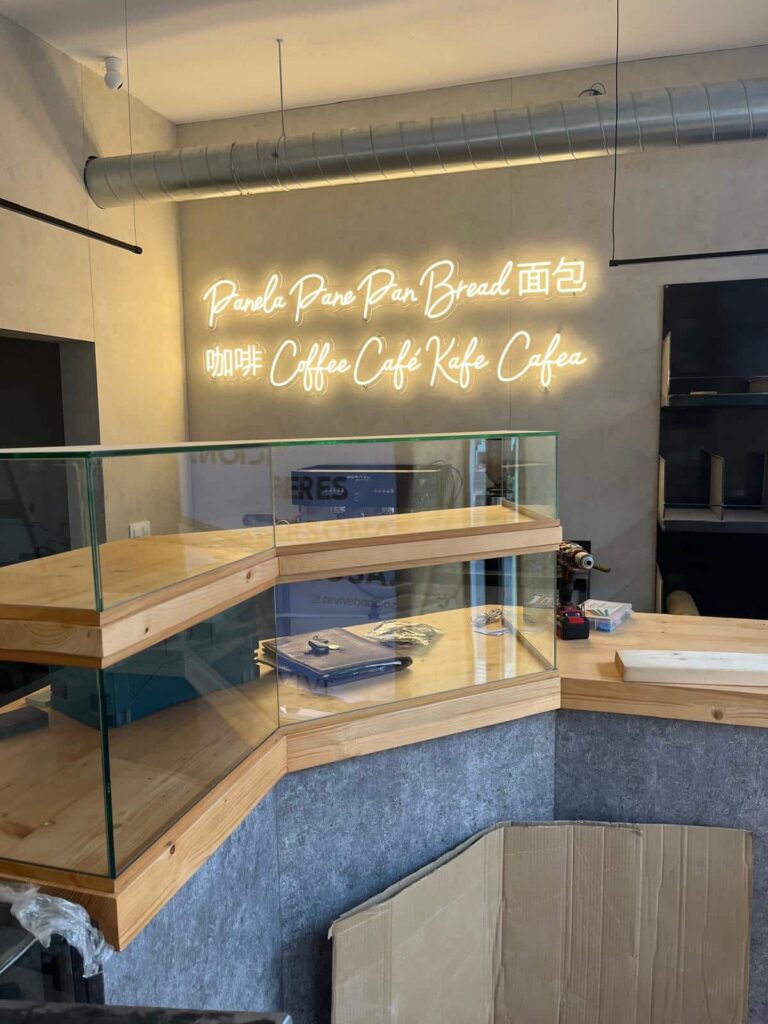 Enseigne néon LED installée par Space Neon.