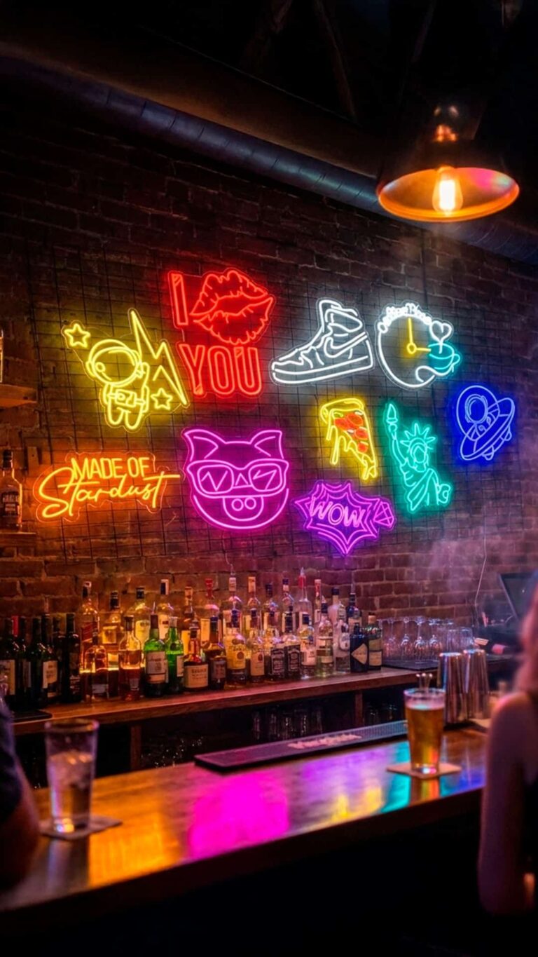 Mur de néons LED (« Neon Wall »), fabriqué par Space Neon.