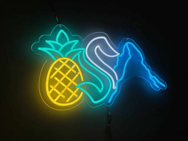Enseigne néon LED sur mesure « Osa », fabriquée par Space Neon.